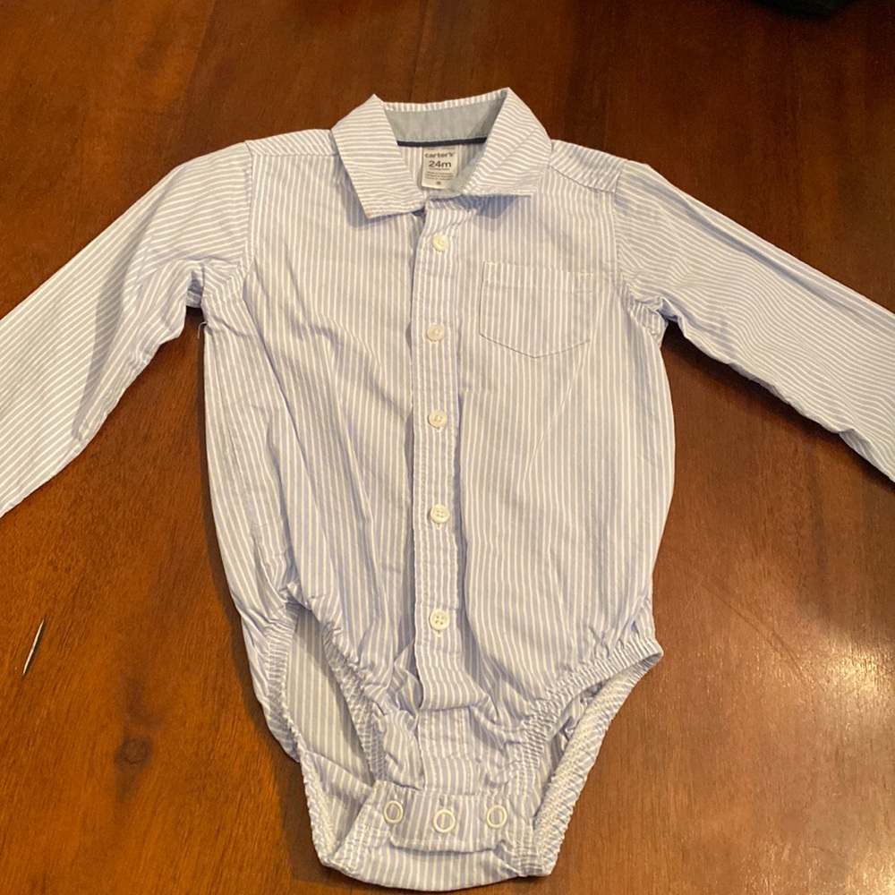 Carter’s boys button up onesie, sz 24 months, only worn once